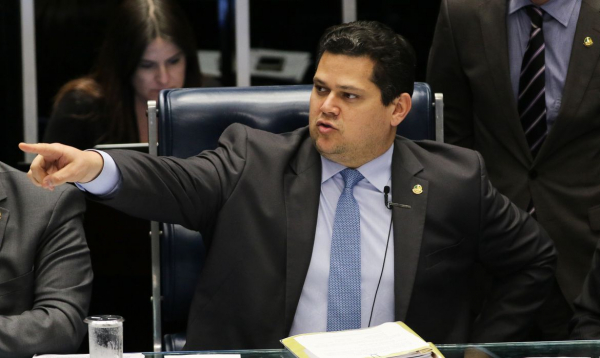 Alcolumbre (DEM/AP): senador negou estar negociando a sabatina em troca de favores políticos.