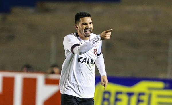 Itaqui comemora gol pelo Brasil-RS contra o Paraná Clube, em 2017