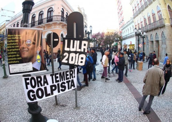 Manifestação do PT em Curitiba tem pequena adesão - Bem Paraná