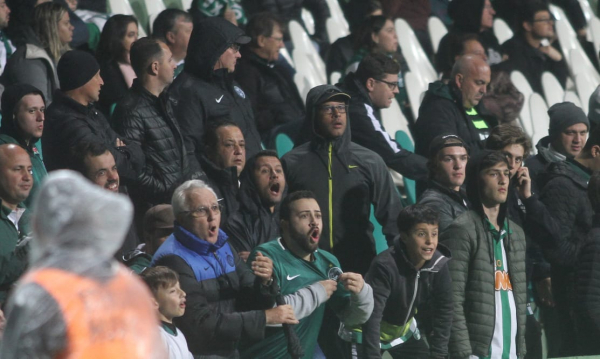 Ainda durante a partida, torcedores protestaram muito por conta da péssima atuação da equipe