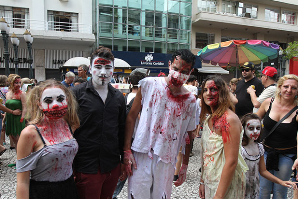 https://www.bemparana.com.br/noticia/transito-tera-alteracoes-para-a-passagem-de-zombie-walk-no-domingo