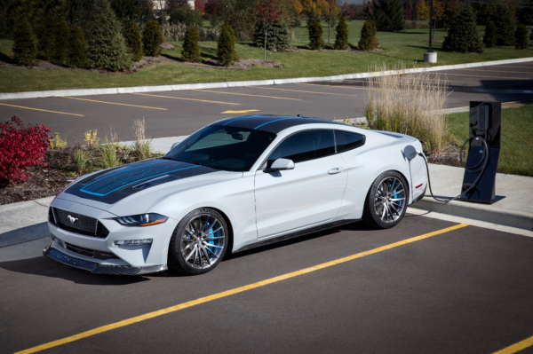 O Mustang Lithium tem parte da carroceria de fibra de carbono