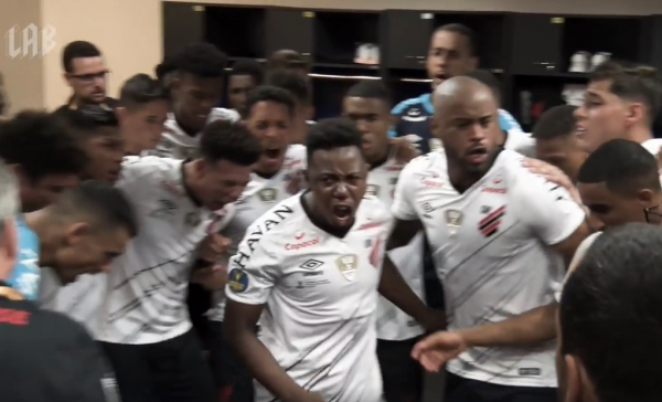 Jogadores no vestiário, antes de enfrentar o Flamengo