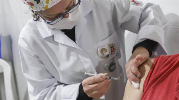 Semana tem vacinação do 2º reforço para profissionais da saúde