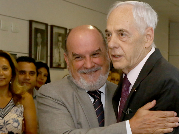 Sai Fernando Ghignone e entre Reinhold Stephanes