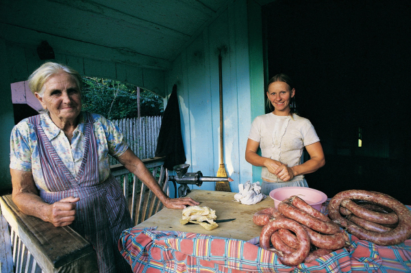 Senhoras Avelina e Lídia Marszal, filha e neta de imigrantes poloneses, em foto de 1986.