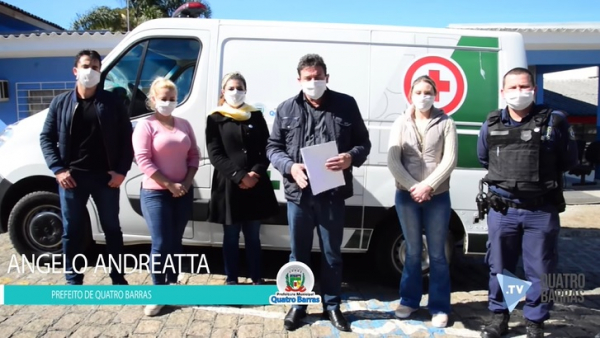 O prefeito Angelo Andreatta e equipe divulga o lockdown