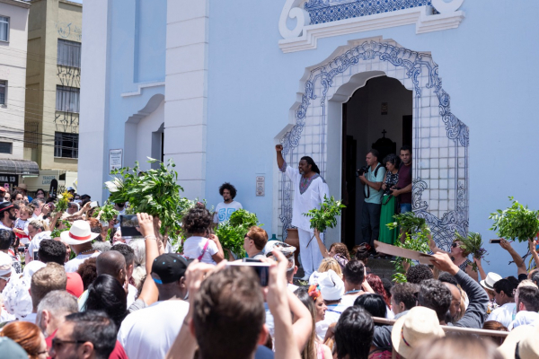 Lavação das escadas da Igreja marca a Festa do Rosário em Curitiba. Veja fotos - Jornal do Estado