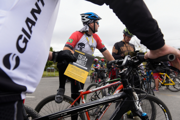 Ciclistas protestam: mortes no trânsito curitibano teriam aumentado em 2018 na comparação com 2019