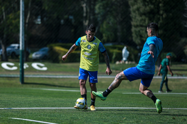 Hernán Pérez treina no Coritiba: pronto para estrear
