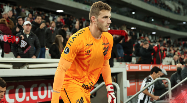 O goleiro Bento, do Athletico