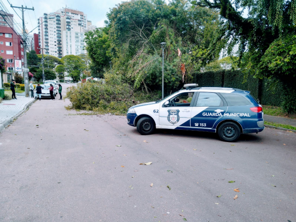 Rua Samuel Cezar, no bairro Água Verde, em Curitiba