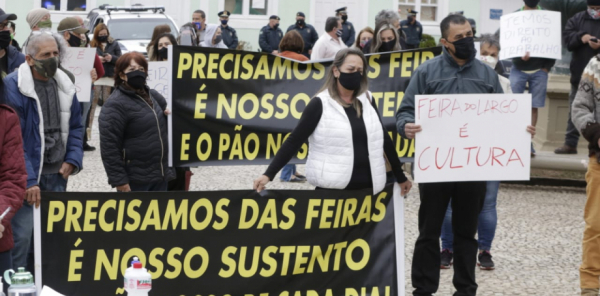 Protesto dos feirantes de Curitiba, ocorrido no final de julho: reabertura está próxima, finalmente