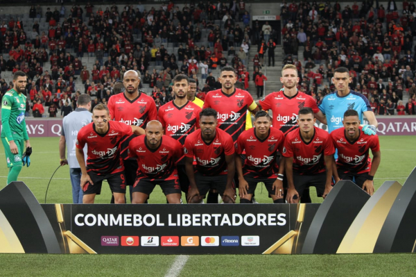 O time do Athletico que enfrentou o Tolima: mudanças