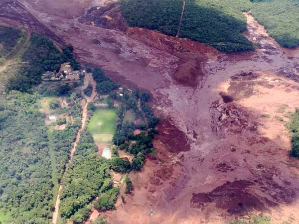 Vista aérea da lama que tomou localidades de Brumadinho
