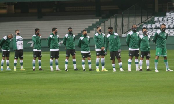 O time do Coritiba, antes de enfrentar o Cianorte, no gramado do Couto Pereira
