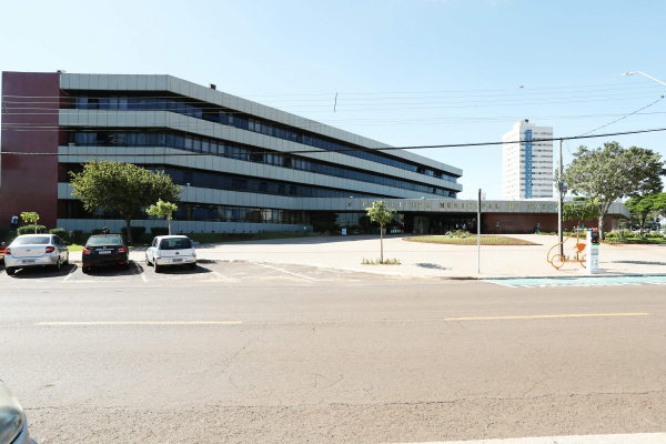 Prefeitura de Cascavel: para prefeito da cidade, Paranhos: "a Secretaria de Estado, ao se referir a macrorregião não fala só de Cascavel, nós temos visto que algumas cidades tem tido crescimento [de casos de Covid-19), mas em Cascavel há uma queda"