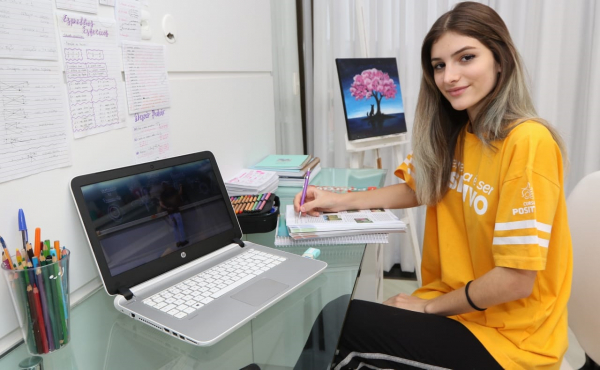 Ana Kusma, estudante do Curso Positivo: sofrimento no começo e medo de perder o ano