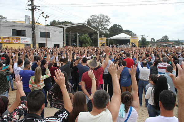 Manifestação na Rodovia dos Minérios reuniu 2 mil pessoas