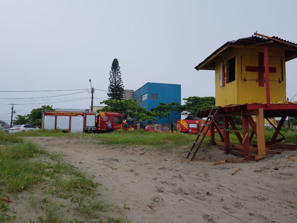 O posto de Guarda Vidas de Mar Doce em Guaratuba