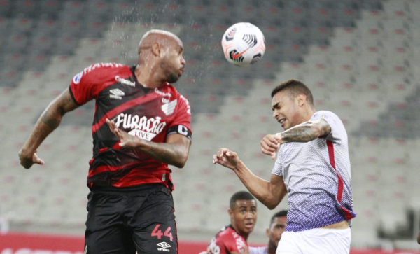 Thiago Heleno enfrenta o Metropolitanos, na Arena