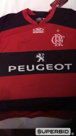 Camisa do Flamengo autografada pelo Zico