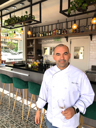 Curitiba tem esquinas que chamam a atenção de quem passa, e agora o Juvevê tem o Coin, o novo restaurante do chef Ivan Lopes.