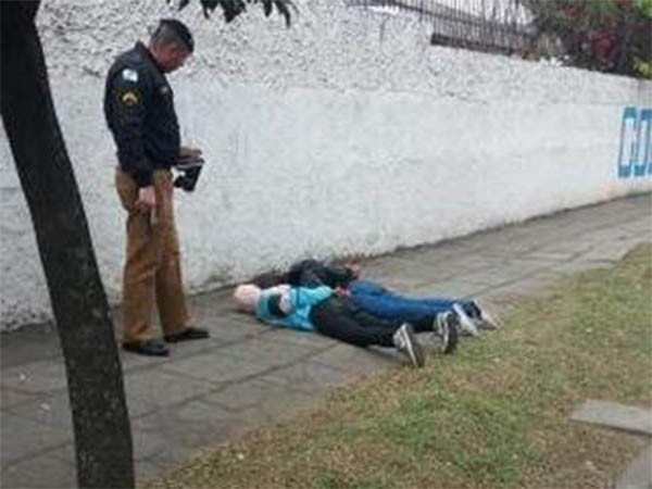 A dupla presa pela polícia