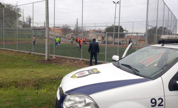 Partida de futebol em bairros de Curitiba: dispersão