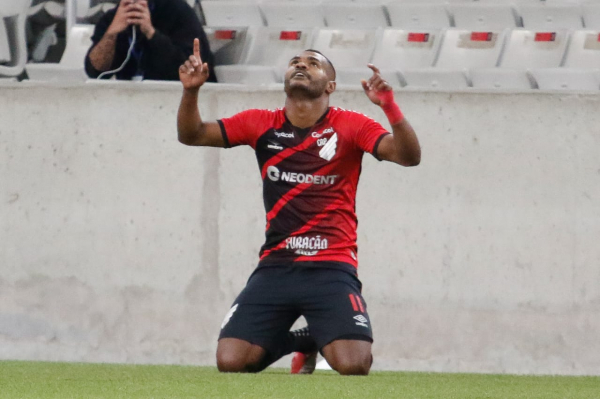 Nikão: 299 jogos e cinco títulos pelo Athletico
