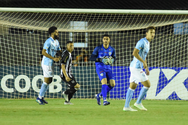 Lance de Londrina e Figueirense