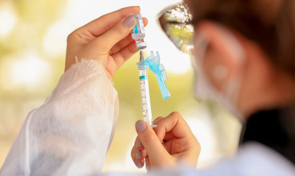 Insumo é suficiente para fabricar 5,6 milhões de doses de vacina