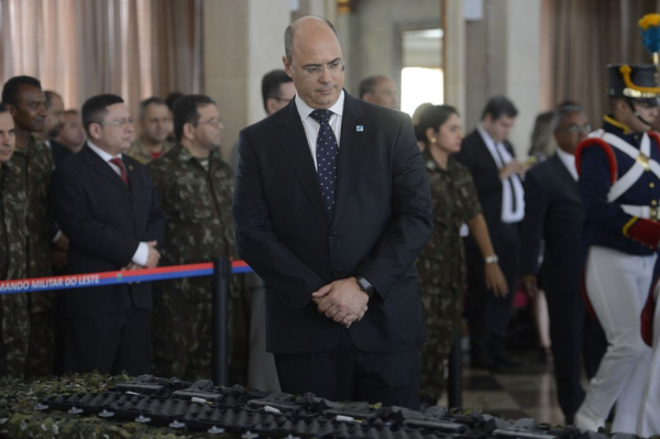 Wilson Witzel (PSC): internautas questionam participação da Polícia Militar na ação