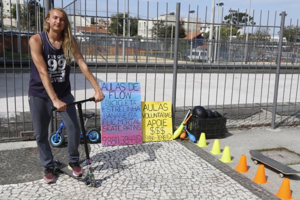 Gabriel Lesak: aulas todos os dias na Praça do Athletico