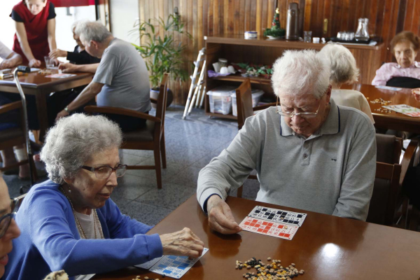 Tarde de bingo: convívio social para manter a saúde física e mental