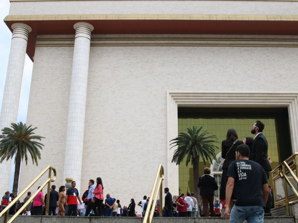 Vereadores defendem que templos religiosos sigam as mesmas regras do comércio em geral