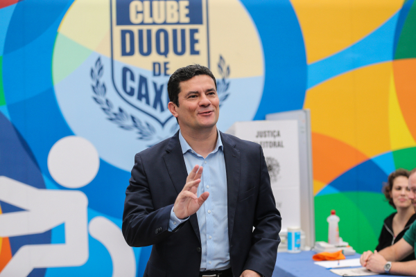 Moro: ex-juiz diz que tem sintomas leves.