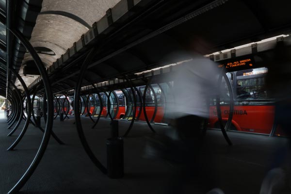 Estação-tubo em Curitiba: mais vazia nos últimos dias