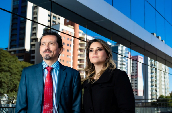 Advogado Fernando Lopes e a Administradora Adriana Siliprandi