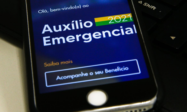 Com o aplicativo é possível pagar boletos e contas, como água e telefone