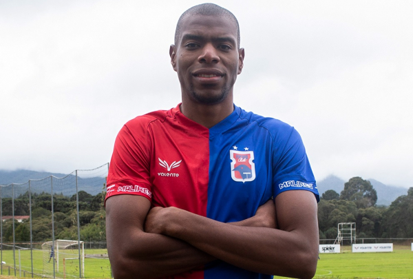 O zagueiro Salazar