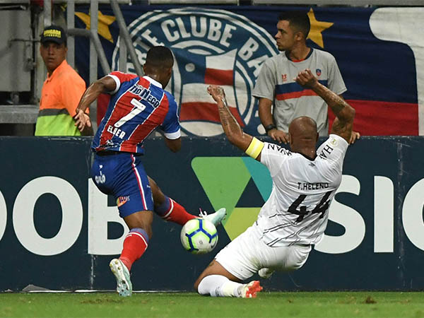 Thiago Heleno, contra o Bahia: zagueiro do Athletico voltou a jogar após 5 meses