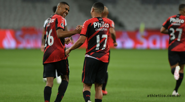 Erick e Christian comemoram gol