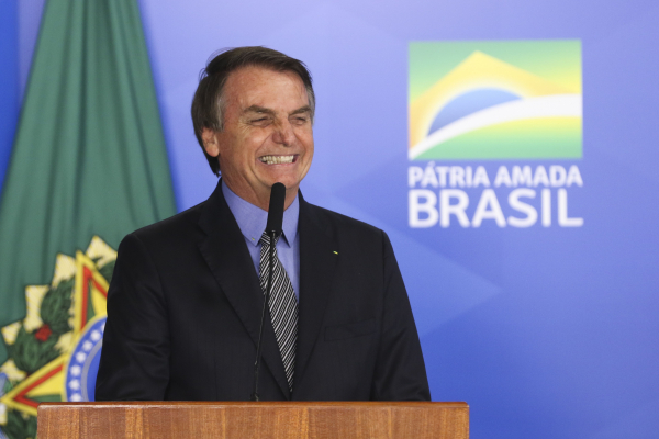 Bolsonaro: "A previsão é sair daqui na segunda e na madrugada de quarta estar de volta"
