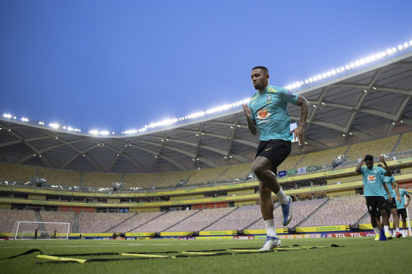 Gabriel Jesus treina na Arena da Amazônia, em Manaus