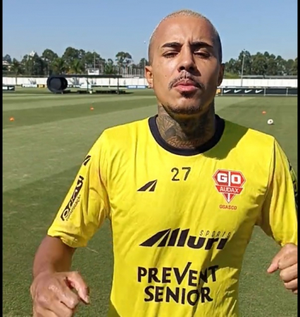 MC Livinho é apresentado pelo Audax