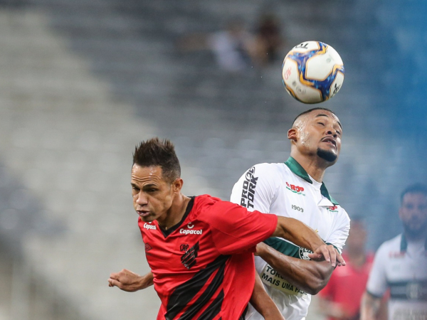 Plata disputa lance com Sabino, do Coritiba