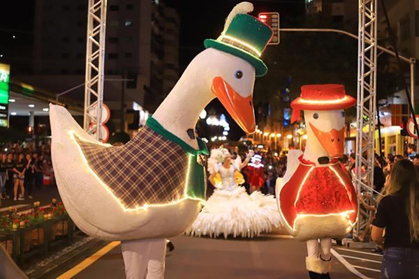 Pinhais lançou sua programação do Natal na noite de ontem