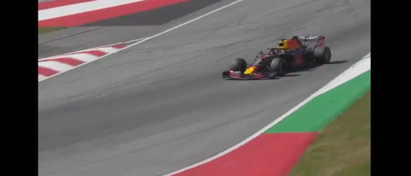 Verstappen: holandês ultrapassou Charles Leclerc, da Ferrari, a duas voltas do fim