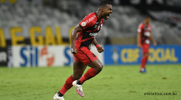 Nikão comemora gol no Mineirão